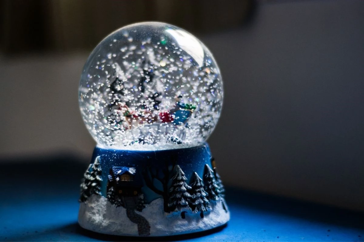 Globos de neve ou itens de decoracao kitsch 40 Itens de Decoração Brega Para Não Ter Em Casa