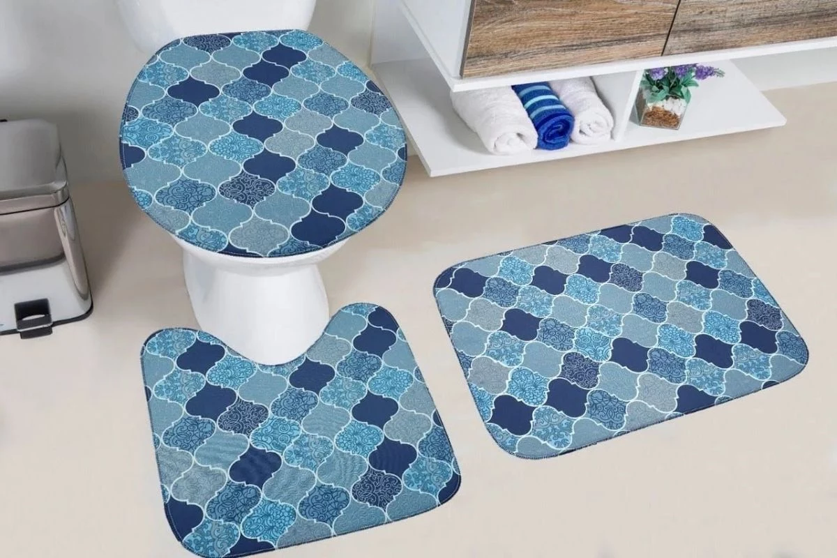 Tapetes de banheiro que cobrem o vaso 40 Itens de Decoração Brega Para Não Ter Em Casa