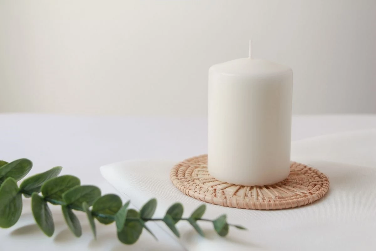 Velas decorativas que nunca sao usadas 40 Itens de Decoração Brega Para Não Ter Em Casa