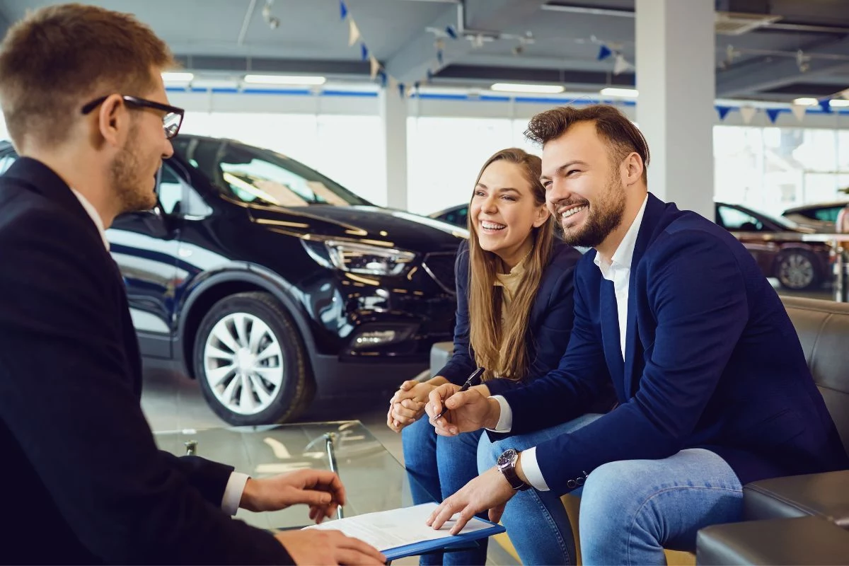 Decoração Loja de Carros Espaço de Atendimento Confortável