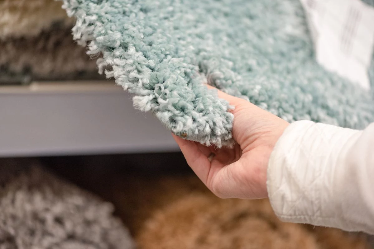 Escolha materiais duráveis e de fácil limpeza tapetes